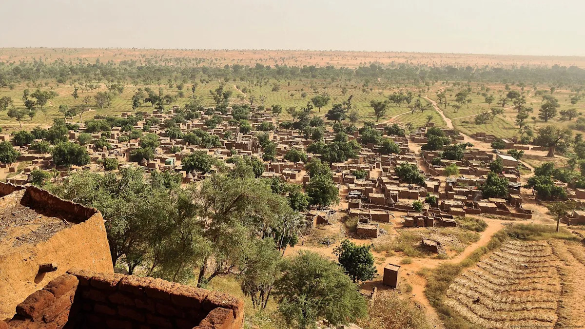 Des milliers de dogons déplacés retrouvent leurs foyers au Mali central