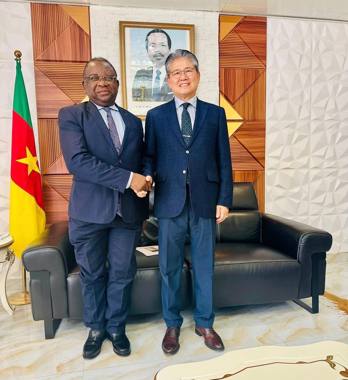 Le Cameroun attire un industriel sud-coréen pour le cacao et les parcs industriels