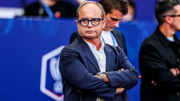 Luis Campos du PSG en discussion