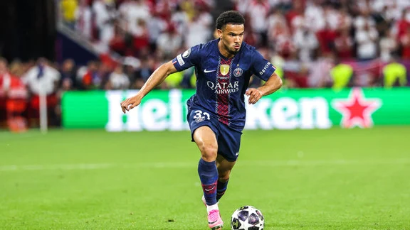 Warren Zaïre-Emery en action avec le PSG