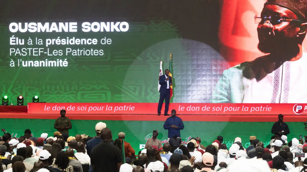 Ousmane Sonko s'exprimant lors d'une conférence de presse