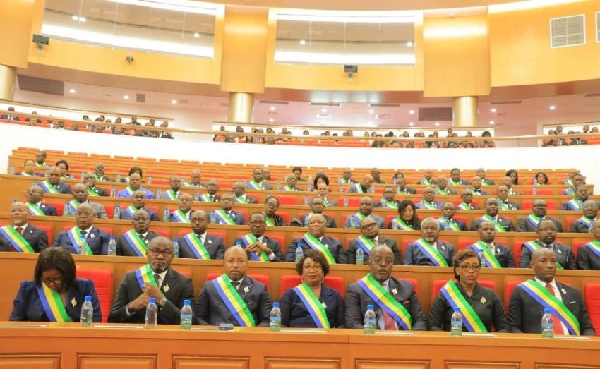 Députés gabonais réunis en Congrès à l'Assemblée nationale