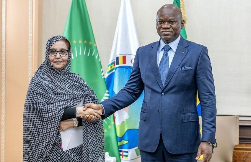 Rencontre diplomatique entre le président gabonais Brice Clotaire Oligui Nguema et des responsables mauritaniens