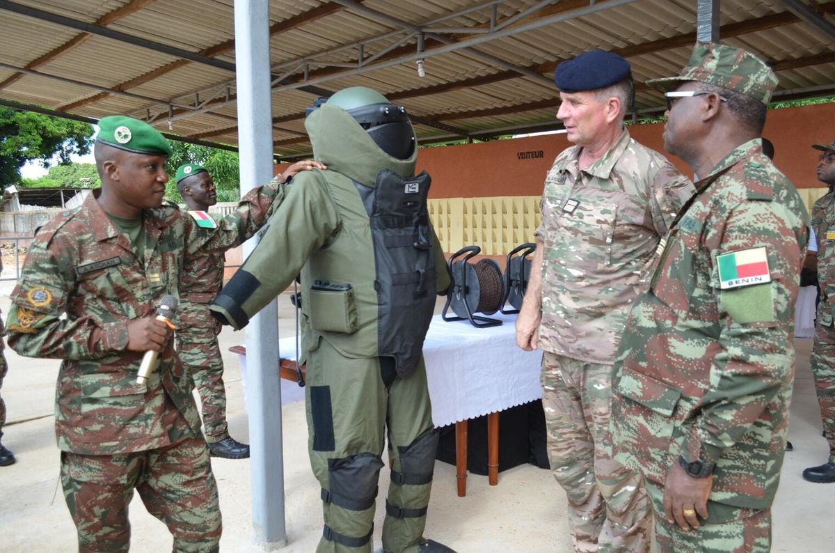 Le Bénin reçoit du matériel militaire français contre les engins explosifs improvisés