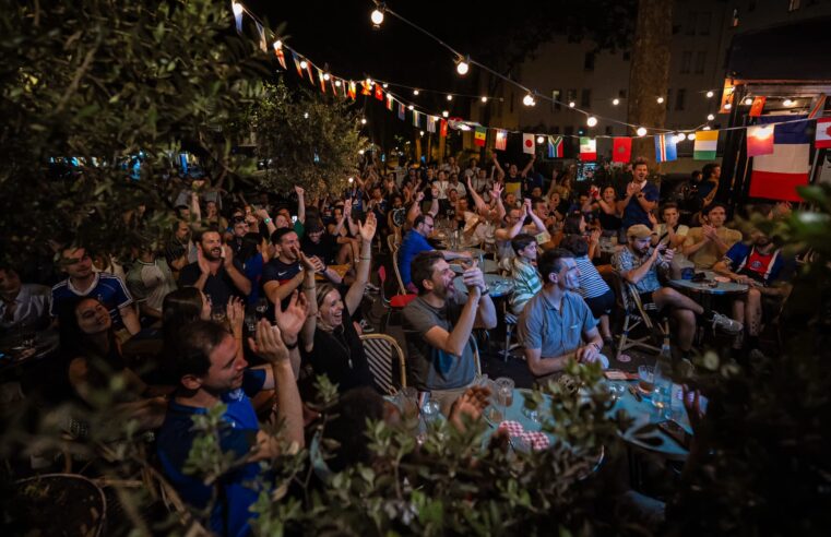 Bilan des célébrations à Paris après le match France-Maroc : une ambiance festive avec peu d’incidents