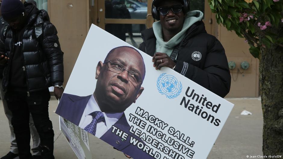 Diomaye faye et macky sall sous le feu des critiques après leur rencontre
