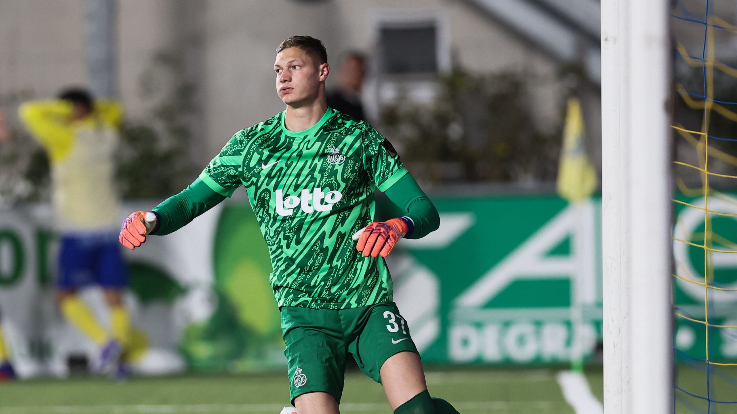 Le gardien Kjell scherpen signe un transfert record vers la premier league