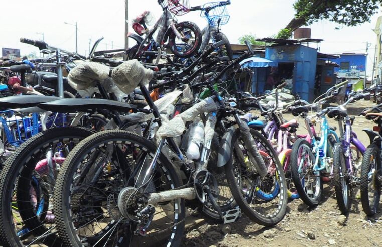 Bamako: le marché de Médine, là où tout se fabrique et tout se vend
