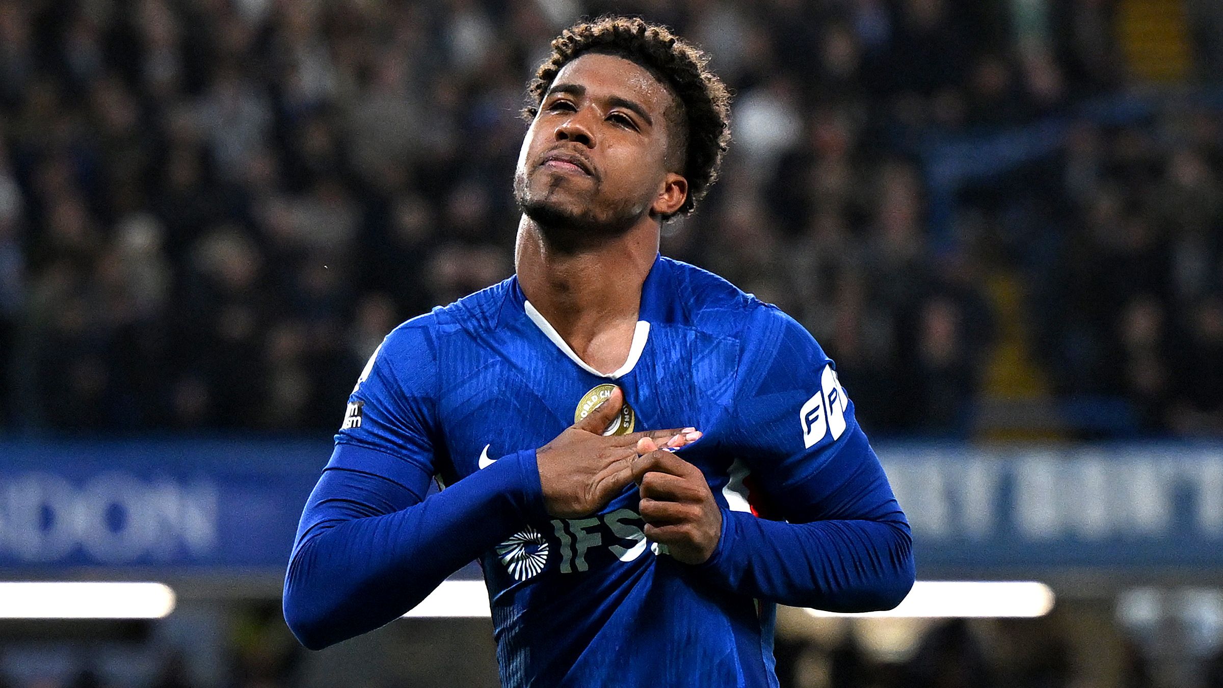 Transferts de andrey santos à manchester united : un pari audacieux et controversé