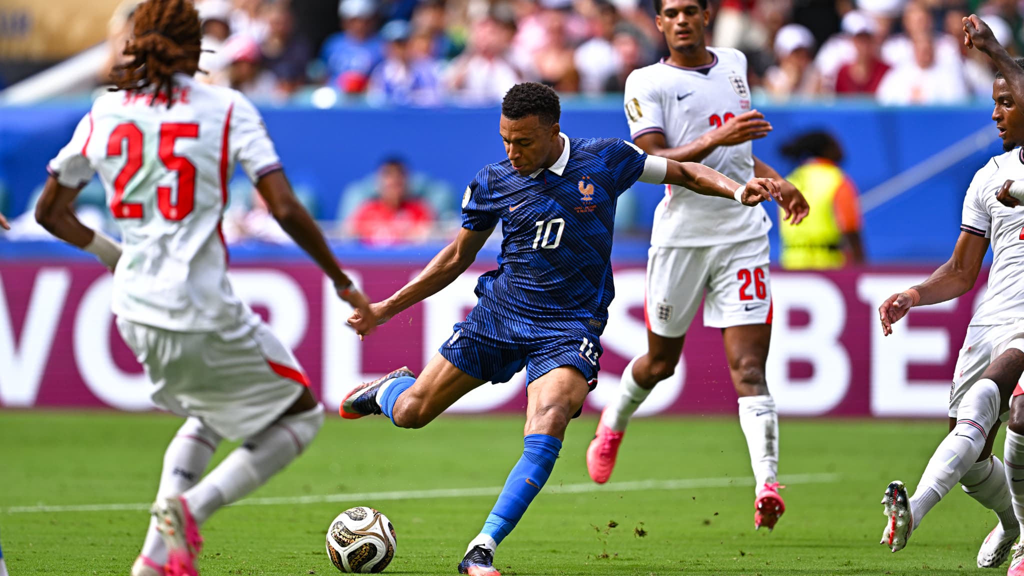 Une petite finale de coupe du monde déchaînée : la presse européenne sous le choc après France-Angleterre