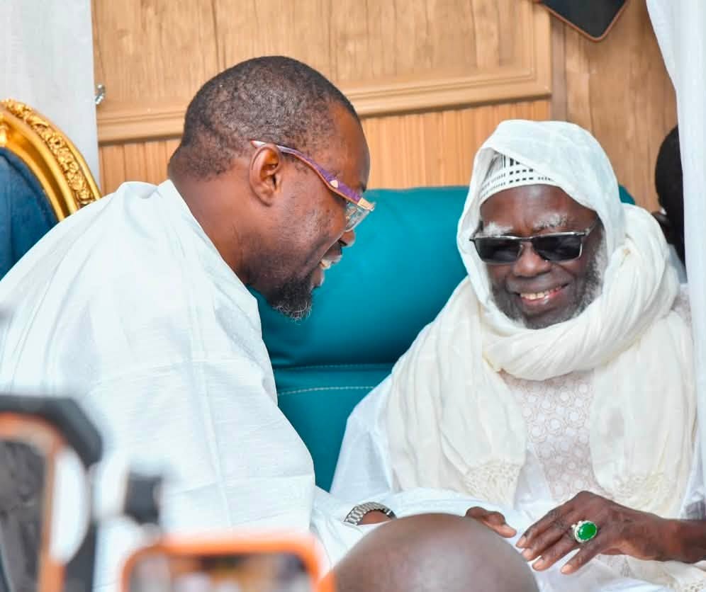 Grand Magal de Touba 2026 : Sonko honoré par le Khalife général des Mourides