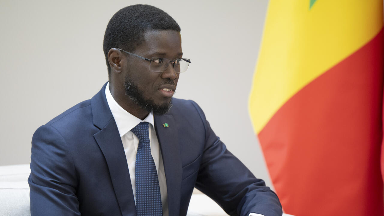 Sénégal : le président Bassirou Diomaye Faye lance son parti, quels enjeux politiques ?