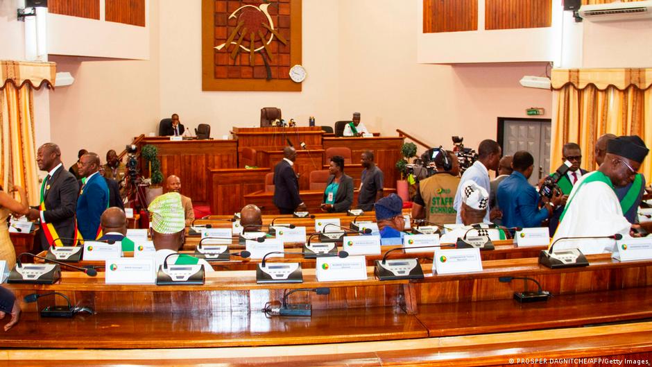 Le sénat du Bénin s&rsquo;installe à Porto-Novo : une nouvelle ère politique en marche