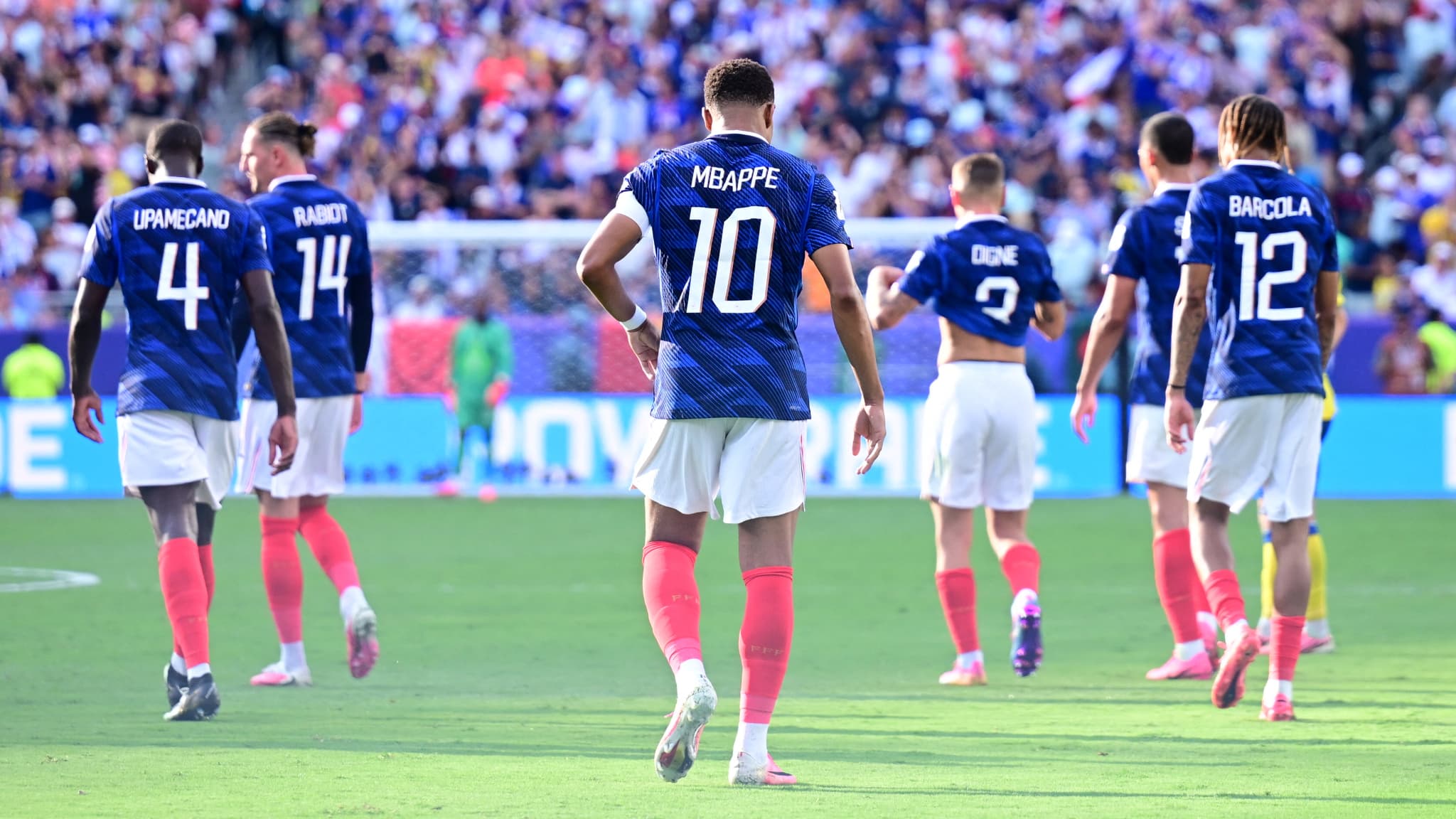 La domination des Bleus en Coupe du monde effraie la presse internationale après la Suède
