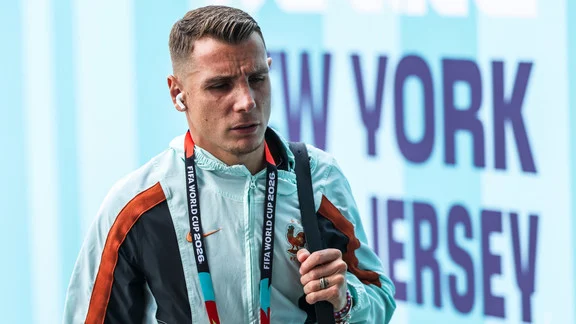Lucas Digne, ancien joueur du PSG, en action lors d'un match