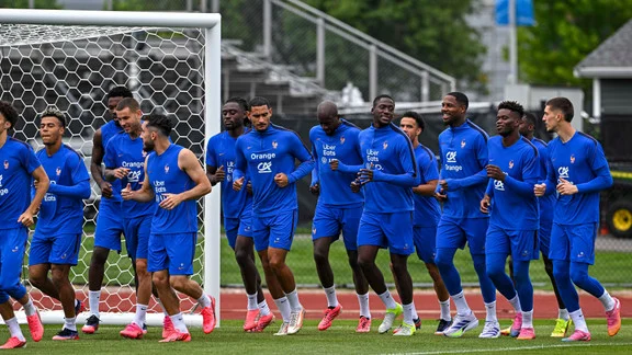 Lucas Digne en tenue de l'équipe de France