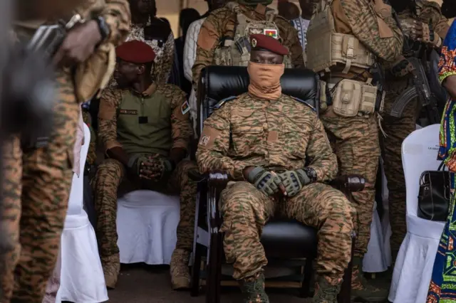 le capitaine Ibrahim Traoré lors d'une intervention télévisée