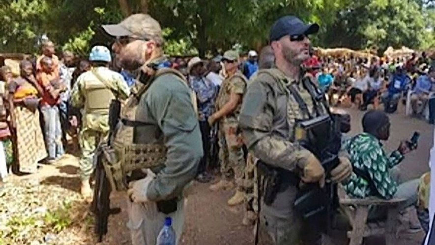 Un journaliste centrafricain, traqué pour ses révélations sur Wagner, reste caché en France en attendant l’issue de son recours contre le refus d’asile.