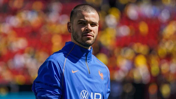 Lucas Chevalier en action avec le PSG