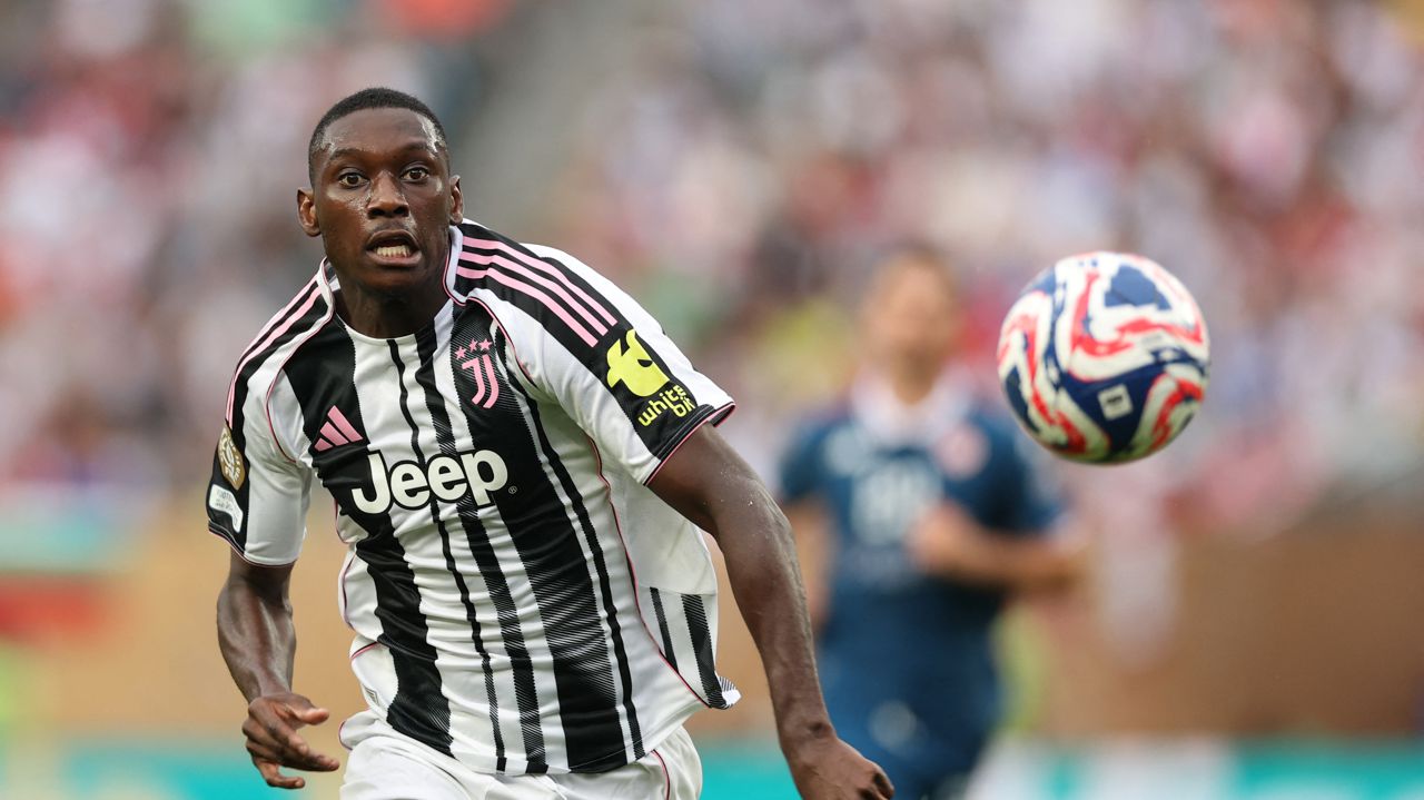 Transferts football Ligue 1 : Muani à Turin, record Lens, Bacher à Lyon