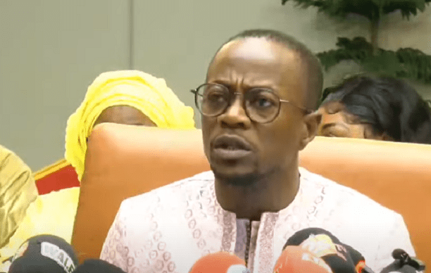 Tensions à l&rsquo;Assemblée nationale : Abdou Mbow dénonce un « pays en danger » face à Ousmane Sonko