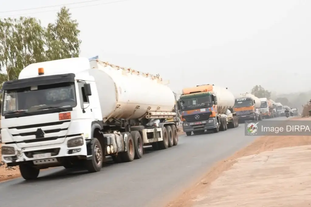 Arrivée massive de carburant à Bamako : 840 camions-citernes sécurisés par l&rsquo;armée