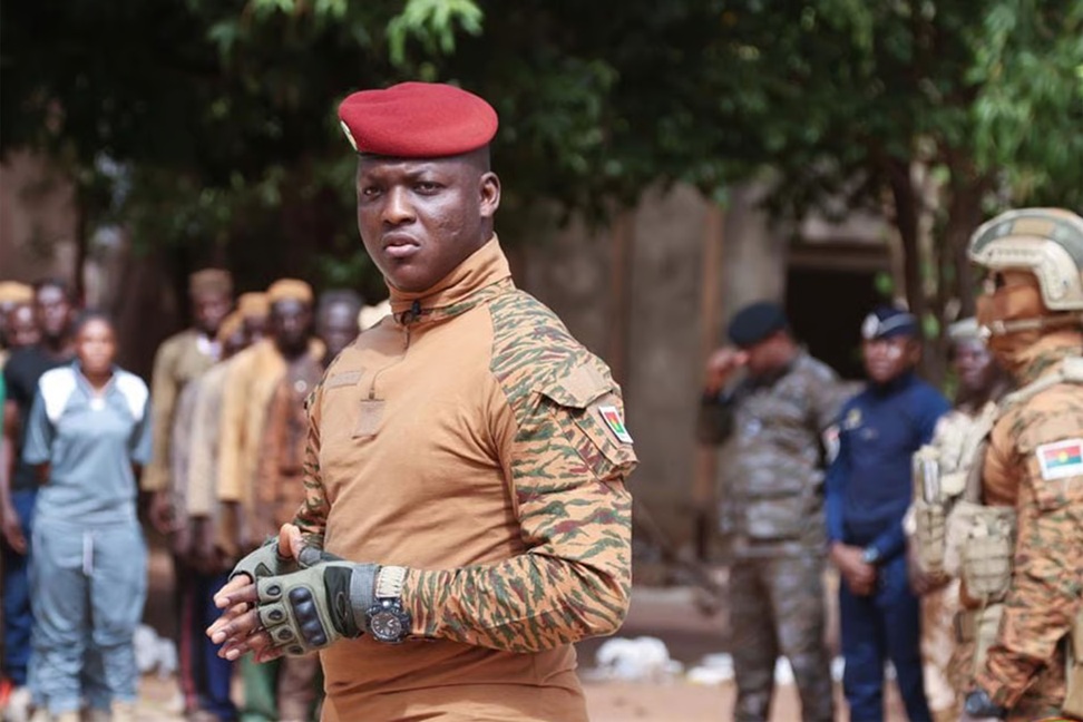 Formation militaire des journalistes au Burkina Faso : une mesure controversée pour l&rsquo;indépendance de la presse