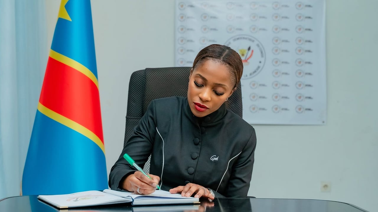 Grâce kutino défend-elle la position officielle au sujet du débat constitutionnel en rdc ?