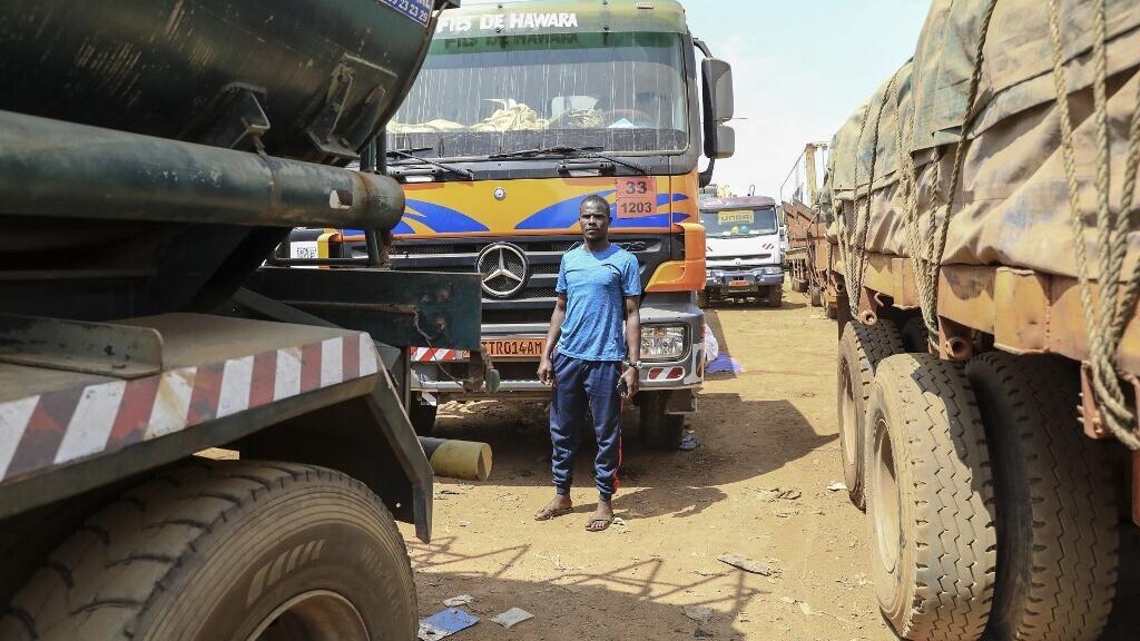 Trafic de camions sur la route reliant Douala au Cameroun et Bangui en République centrafricaine