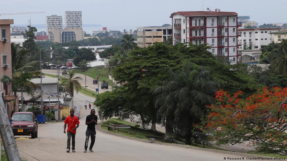 Dix ans après l&rsquo;assaut du QG de Jean Ping au Gabon, l&rsquo;interminable attente des victimes